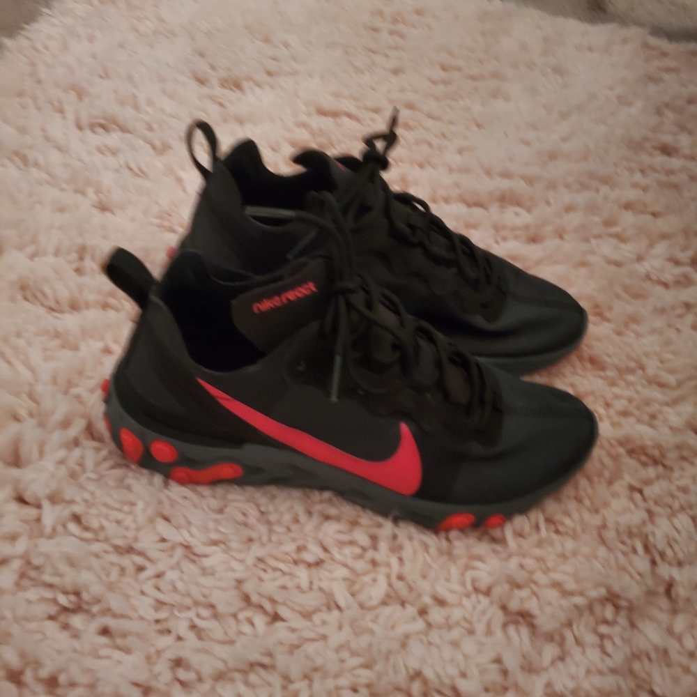 Women Nike React